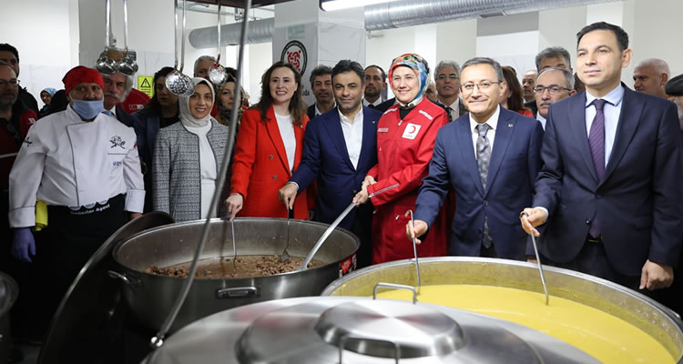  Kızılay' Bağcılar'da 5 Bin Kişi Kapasiteli Aşevi Açtı