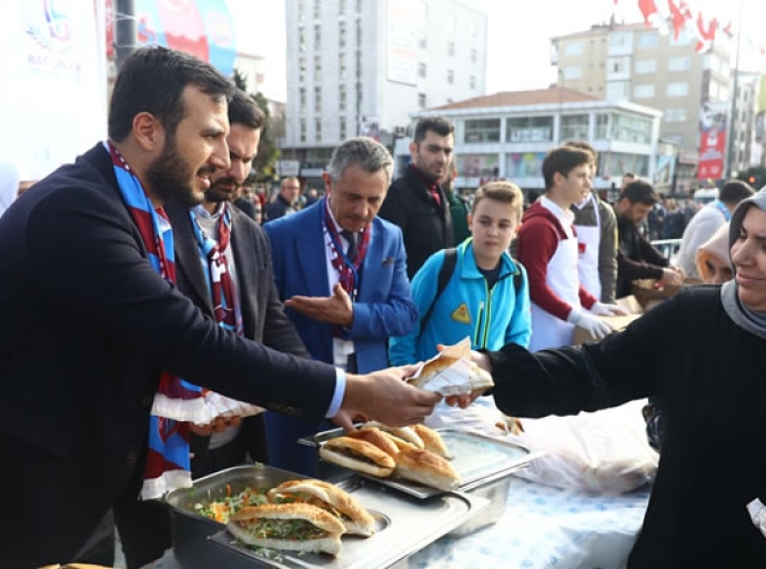 Bağcılar Meydanı’nda 5 Ton Hamsi İkram Edildi