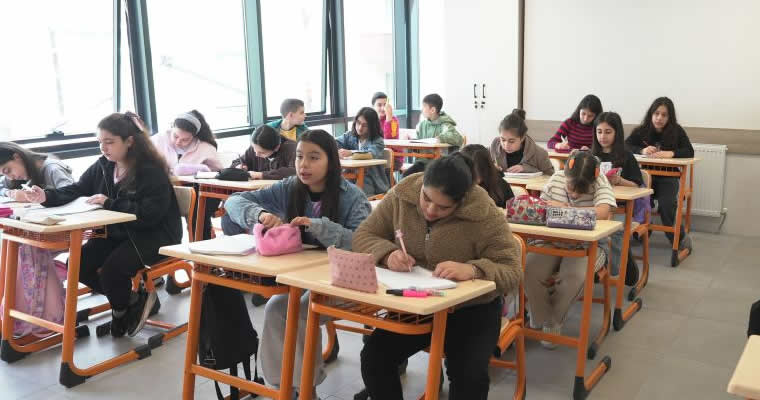 Belediyeden 25 bin öğrenciye kırtasiye desteği